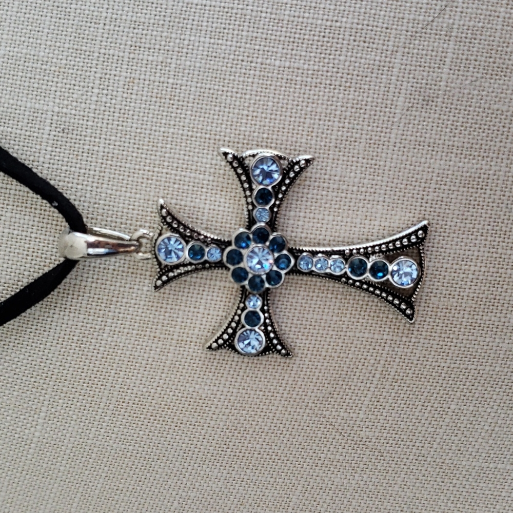 Lia Sophia cross necklace
